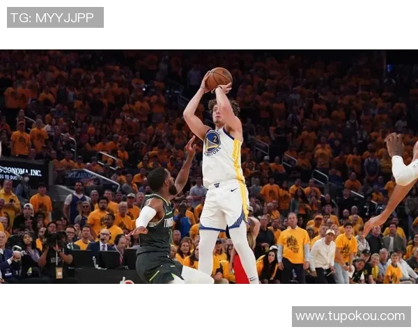 2015年NBA季后赛勇士与雷霆激战回顾精彩瞬间与关键时刻分析 2015年NBA季后赛勇士与雷霆激战回顾精彩瞬间与关键时刻分析