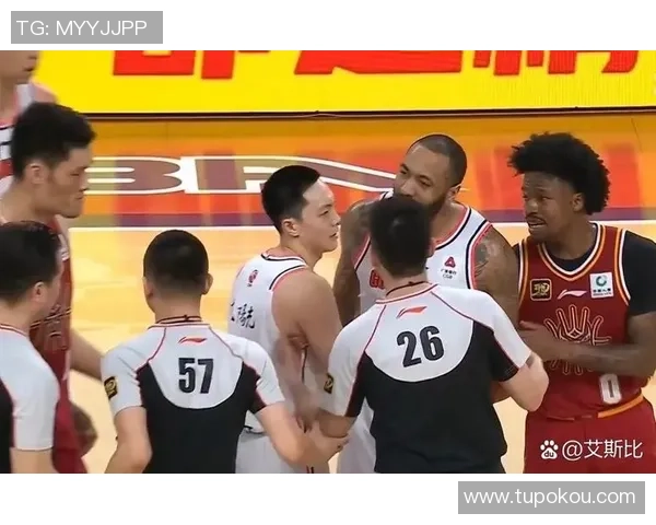 上海男篮迎战解放军队伍期待激烈对抗与精彩表现 上海男篮迎战解放军队伍期待激烈对抗与精彩表现